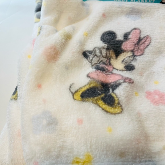 Disney Baby Soft & Cuddly Minnie Mouse 30" x 40" White Baby Blanket - Picture 3 of 10